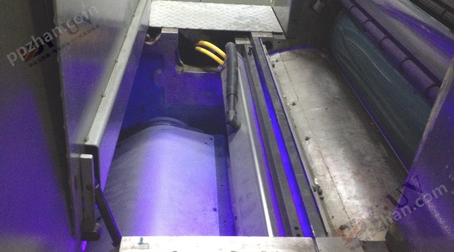 海德堡CD74胶印机加装UV LED系统