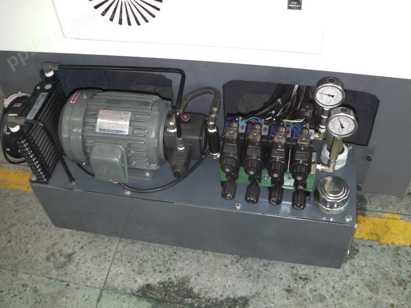 液压站采用中国台湾定量泵、液压电机、电磁阀并加装风冷装置