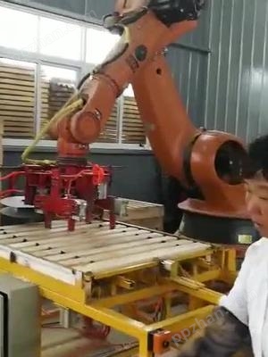 木托盘自动打钉机器人
